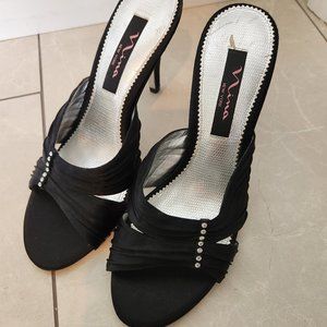 Black heels with jewels size 6.5